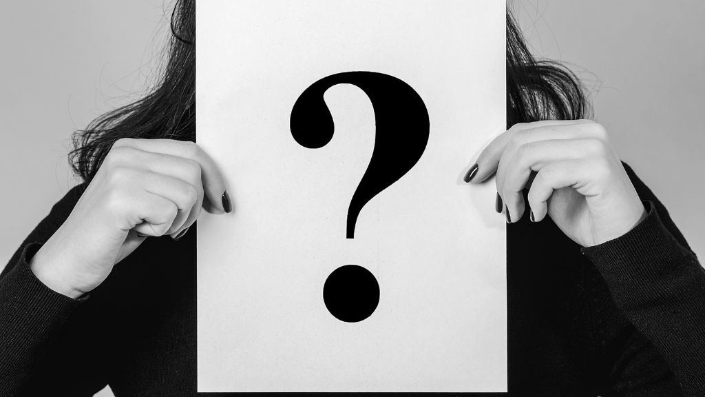 疑問を持った女性